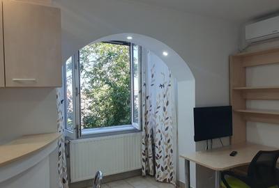 Garsoniera Piata Unirii, bloc stradal cu CENTRALA, mobilata si utilata modern - 4