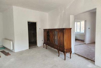 Inchiriez casa spatiu comercial cu garaj - 3