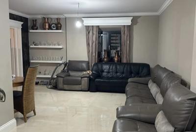 Casă cu 8 camere cu Teren 750 Mp în Central