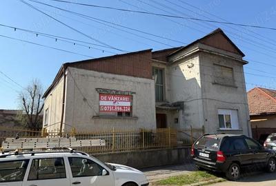 Casă cu 5 camere cu Teren 505 Mp în Central - 2