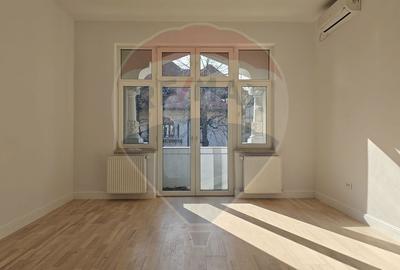 Casă cu 6 camere cu Teren 180 Mp în Dorobanți - 1