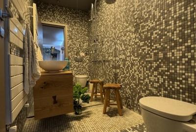 Un apartament ca o casa, cu peluza si ponton pe lac - 19