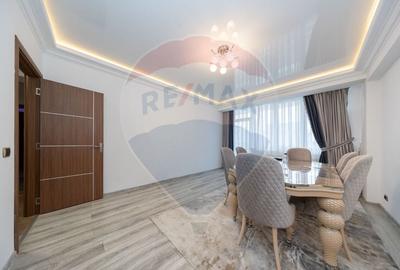 Apartament cu 3 camere decomandat, mobilat în Tractorul - 23
