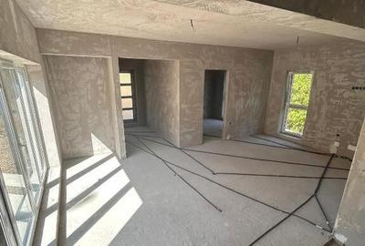 Casă cu 4 camere cu Canalizare în Florești