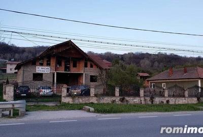 Casă cu 6 camere în Plopșoru