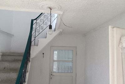 Casă cu 3 camere cu Teren 720 Mp în Central - 1