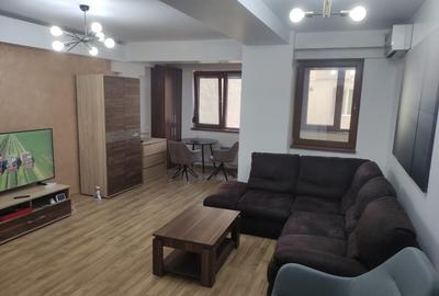 Apartament cu 2 camere decomandat, mobilat în City Park Mall