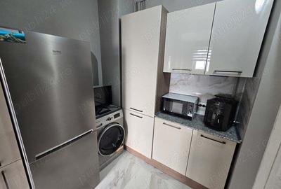 Casă cu 8 camere cu Teren 400 Mp în 1 Mai