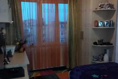Apartament cu 4 camere decomandat, mobilat în Tractorul - 9