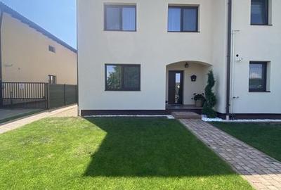 Casă cu 4 camere cu Teren 140 Mp în Central