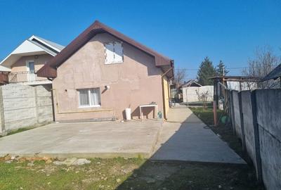 Casă cu 3 camere cu Teren 120 Mp în Central