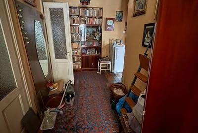 Casă individuală cu 8 camere cu Teren 3488 Mp în Central - 3