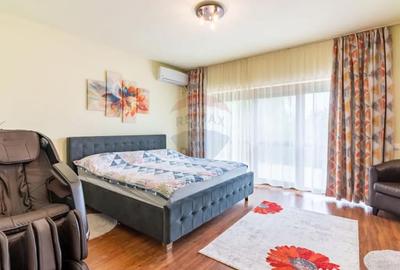 Casă cu 7 camere cu Garaj în Central - 1