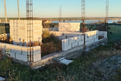Teren intravilan cu fundatie construita 40mp Corbu priveliste lac pescuit sporti - 2