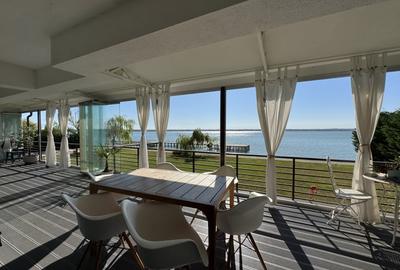 Un apartament ca o casa, cu peluza si ponton pe lac - 7