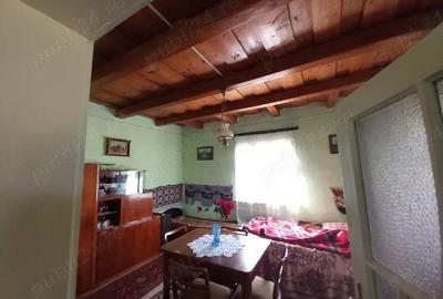 Casă cu 2 camere cu Teren 2200 Mp în Lisnău - 2