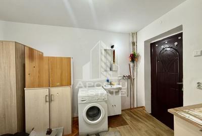 Garsoniera cu baie comuna, etaj 2, zona Take Ionescu - 4