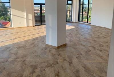 Spațiu comercial, de 100 mp, în Central