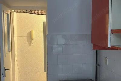 Inchiriez 2 camere, etaj1 |Centrala proprie | Balcon inchis | 350 | Zona lini?tita str. Cosminului - 7