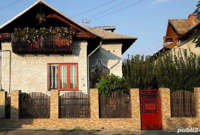 Casă cu 8 camere cu Teren 776 Mp în Urlați - 1