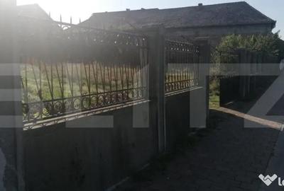 Teren de 3600 mp, în Teiu