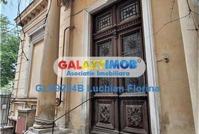 Casă cu 8 camere cu Teren 475 Mp în Universitate - 1