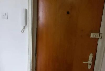 Garsonieră în Titan - 2