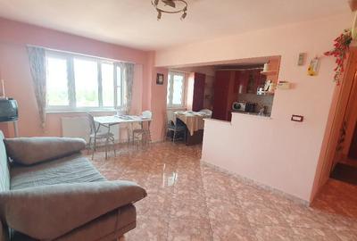 Apartament cu 4 camere semidecomandat în Aurel Vlaicu