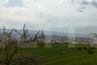 Teren de 8310 mp, în Dâmbul Rotund