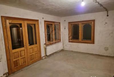 Casă cu 7 camere cu Teren 916 Mp în Cornu - 5