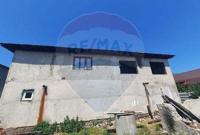 Teren intravilan de 921 mp, în Golești - 3