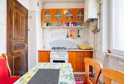 Apartament de Vanzare cu 2 Camere / Zona Tractorul