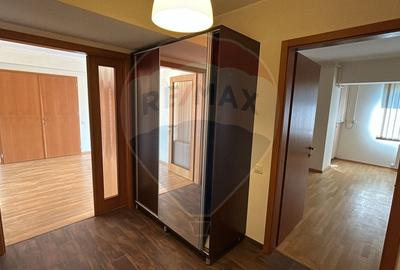 Apartament cu 3 camere decomandat, mobilat în Băneasa - 14