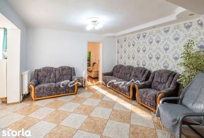 Casă cu 8 camere cu Teren 1385 Mp în Sânmartin - 1