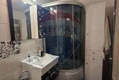 Apartament cu 3 camere decomandat, mobilat în Micro 6 - 6