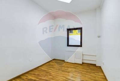 Casă individuală cu 5 camere cu Canalizare în Eroii Revoluției - 2