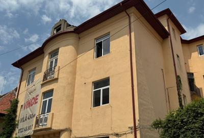 Villa with Art Deco Elements - 12