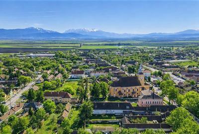 Casă individuală cu 6 camere cu Canalizare în Exterior Est - 1