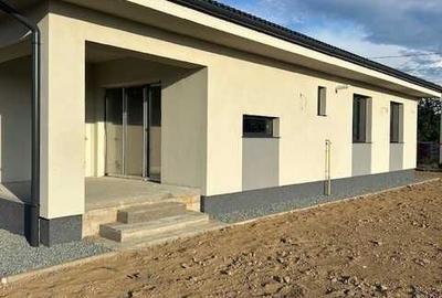 Casă cu 4 camere în Satu Nou de Jos - 3