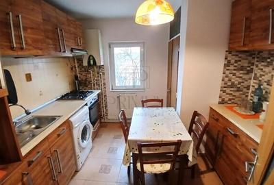 Apartament cu 3 camere semidecomandat în Dâmbovița