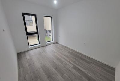 Bloc Nou. Etaj 1. Asfalt. Langa Magazine si mijloace de transport - 4