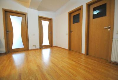 Proprietar inchiriez birou 70 mp