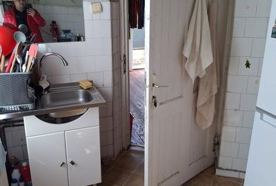Casă cu 2 camere decomandat cu Teren 185 Mp în Giulești - 2