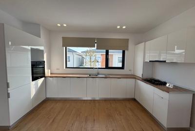 Casă individuală cu 4 camere cu Canalizare în Tunari - 1