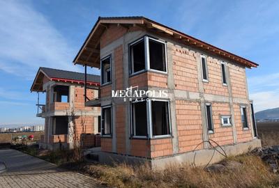 Casă individuală cu 4 camere cu Canalizare în Central - 6