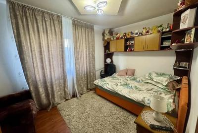 Vand apartament cu 2 camere semi decomandat - 3