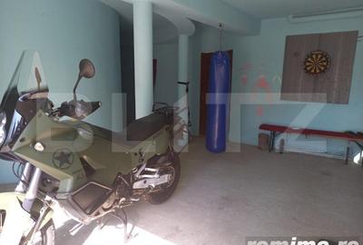 Casă cu 8 camere cu Teren 3500 Mp în Central - 8