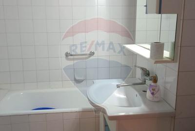Apartament cu 3 camere decomandat în Pârneava - 11
