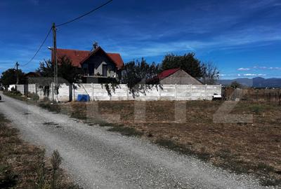 Teren de 800 mp, în Abator