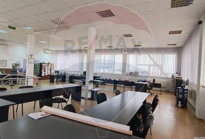 Spațiu comercial, de 2,000 mp, în Central - 6